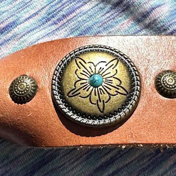 VTG Leather Women’s Concho Belt With Turquoise Size Med Fits Waist 31” To 35” - Picture 6 of 9